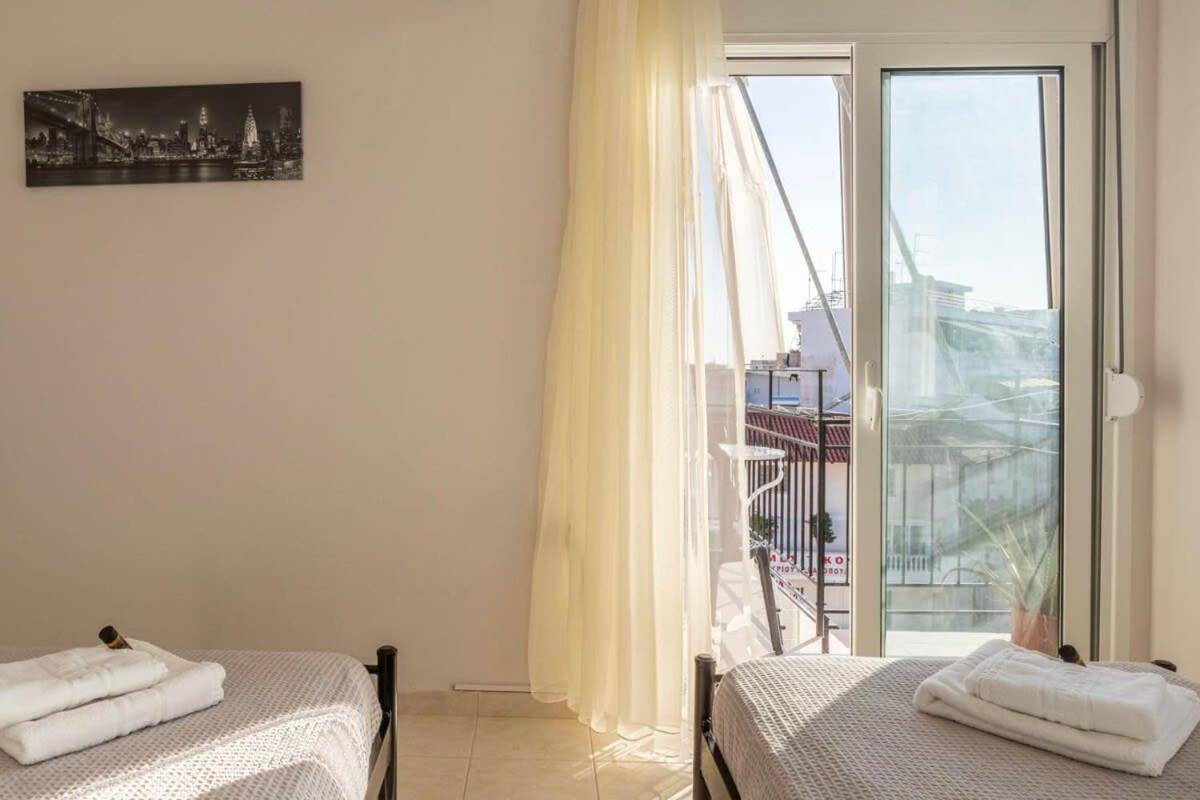 칼라마타 Comfy Central Square Gem With Balcony 아파트 외부 사진